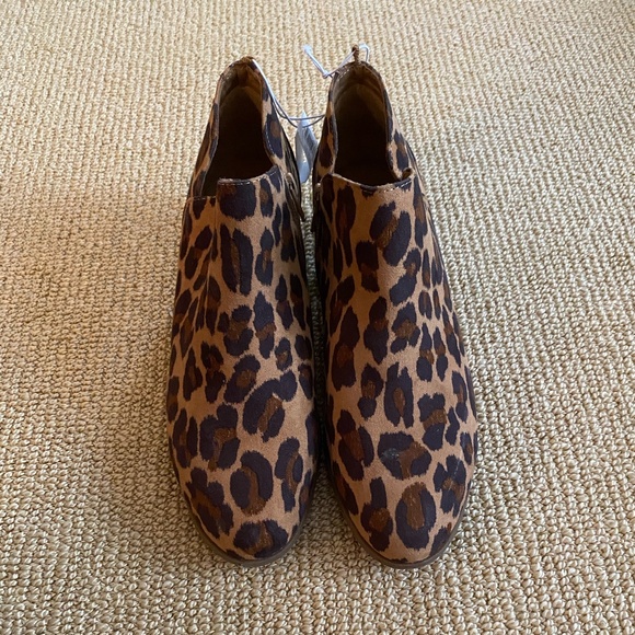 Women's Old Navy Leopard Booties, Size 8 - Picture 3 of 7
